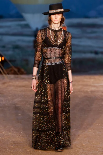 Look 75